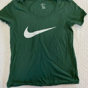 🍓Green Nike T-Shirt (M)